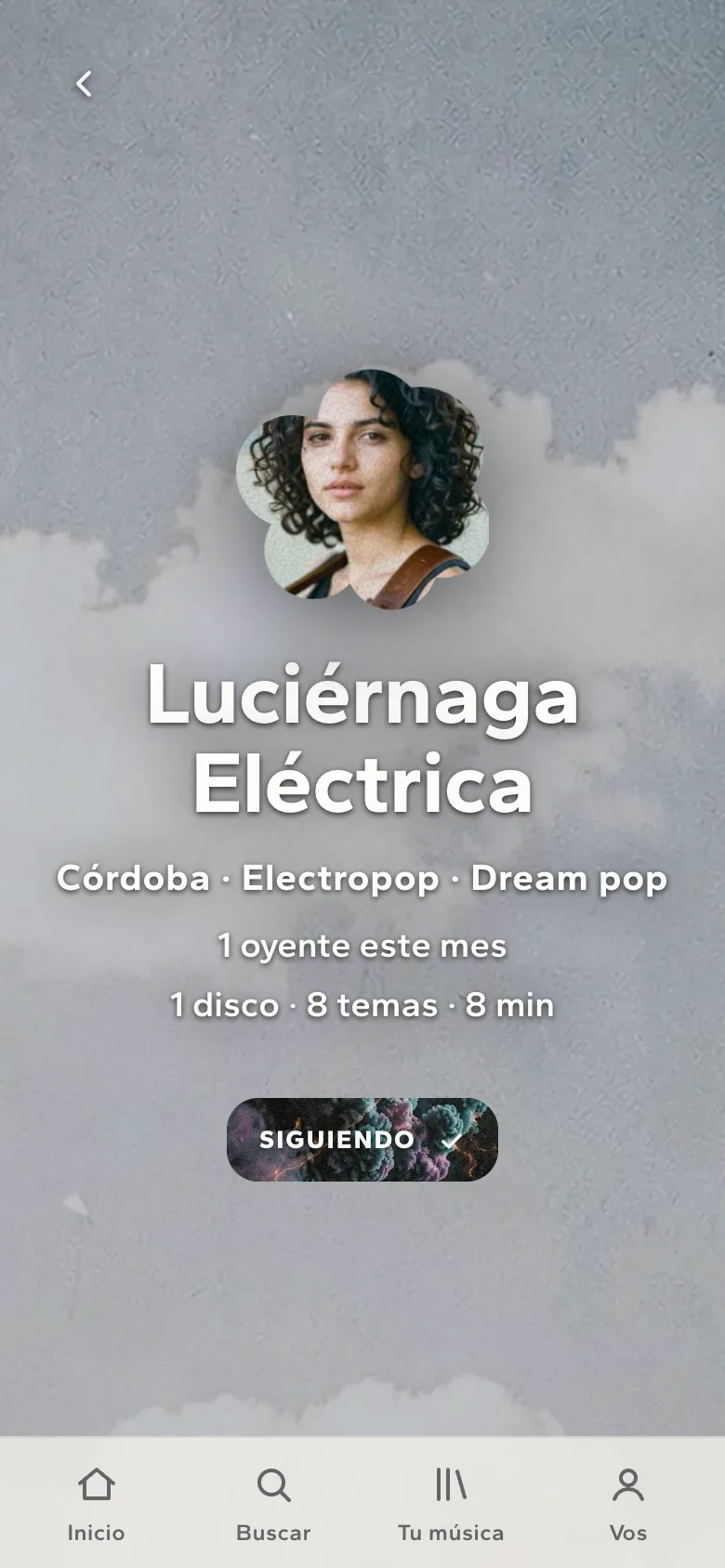 Página de un artista con su foto